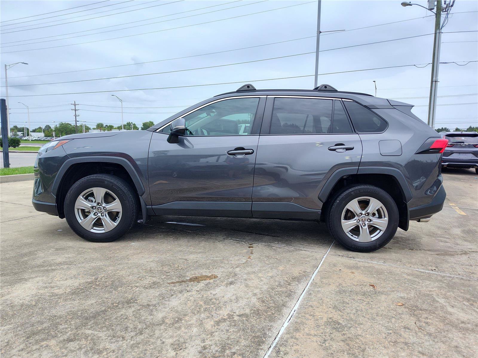Used 2023 Toyota RAV4 XLE w/ Convenience Package FWD image 3