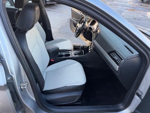 Used 2019 Volkswagen Jetta R-Line image 36