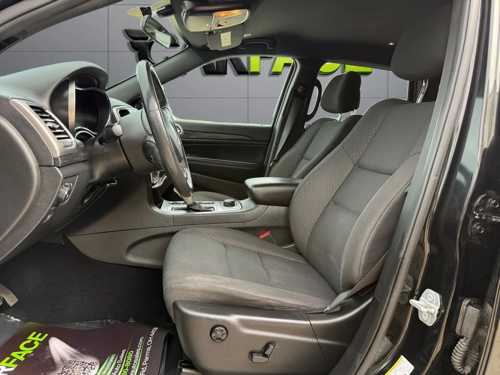 Used 2019 Jeep Grand Cherokee Laredo AWD/4WD image 15