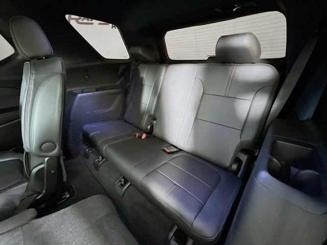 Used 2023 Chevrolet Traverse RS image 34
