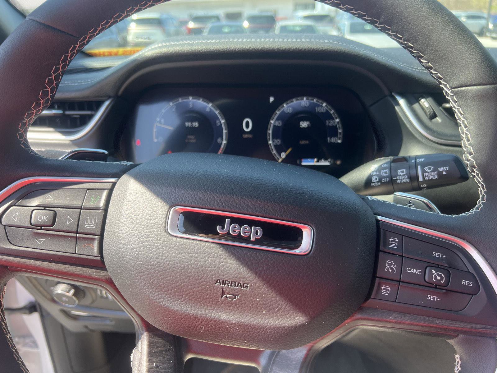 Used 2025 Jeep Grand Cherokee Limited image 7