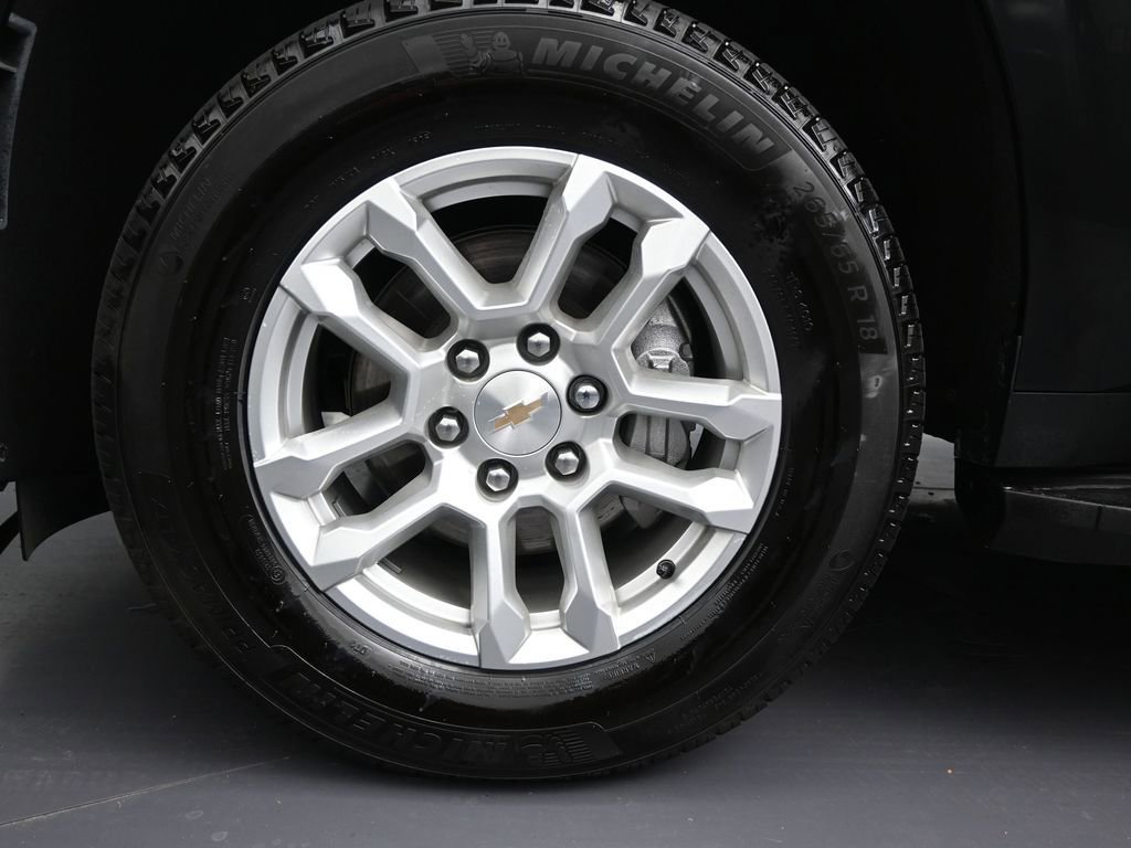 Used 2025 Chevrolet Suburban LT image 10