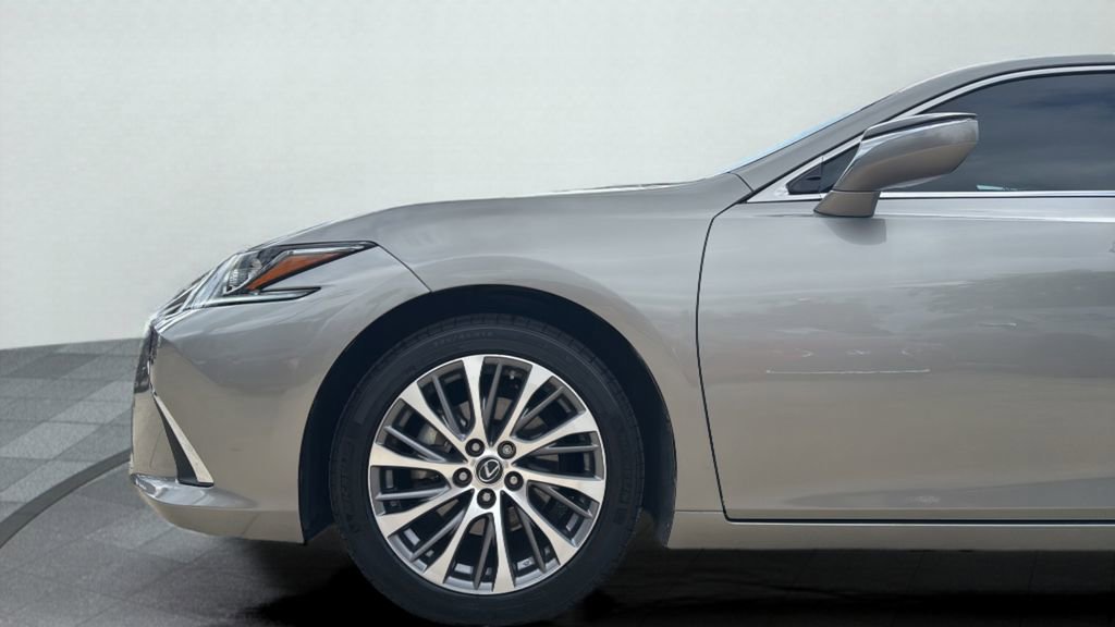 Certified 2021 Lexus ES 300h w/ Premium Package image 18