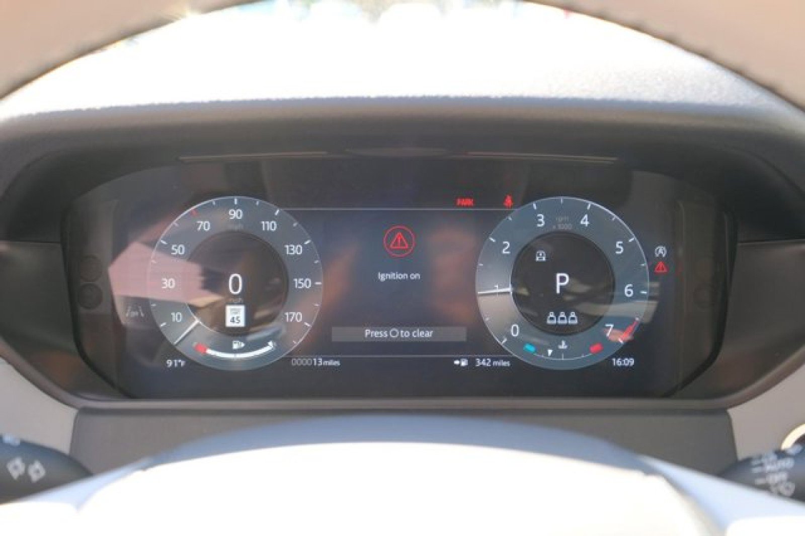 New 2025 Land Rover Range Rover Velar Dynamic SE image 28