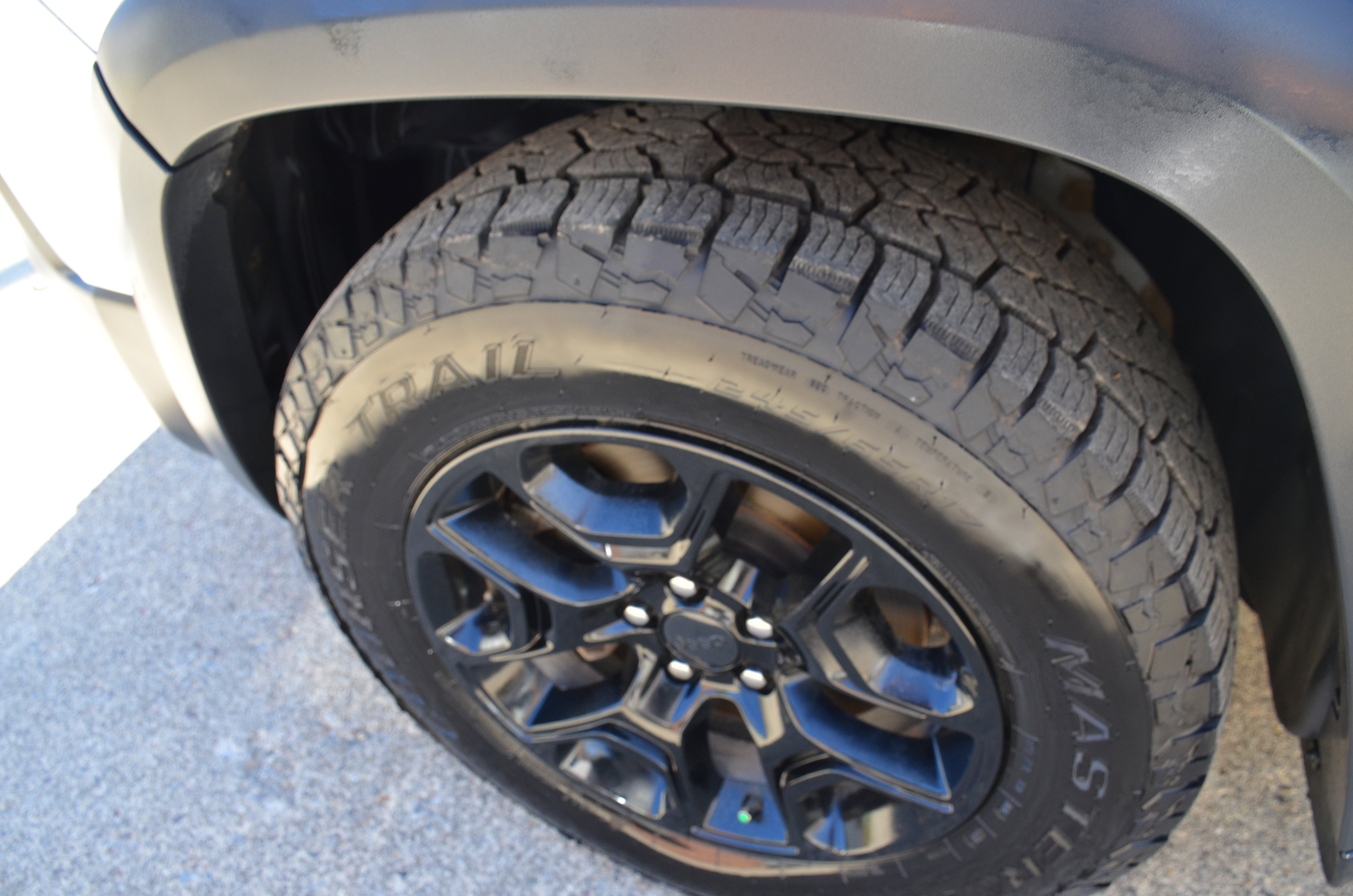 Used 2019 Jeep Cherokee Trailhawk w/ Cold Weather Group image 7