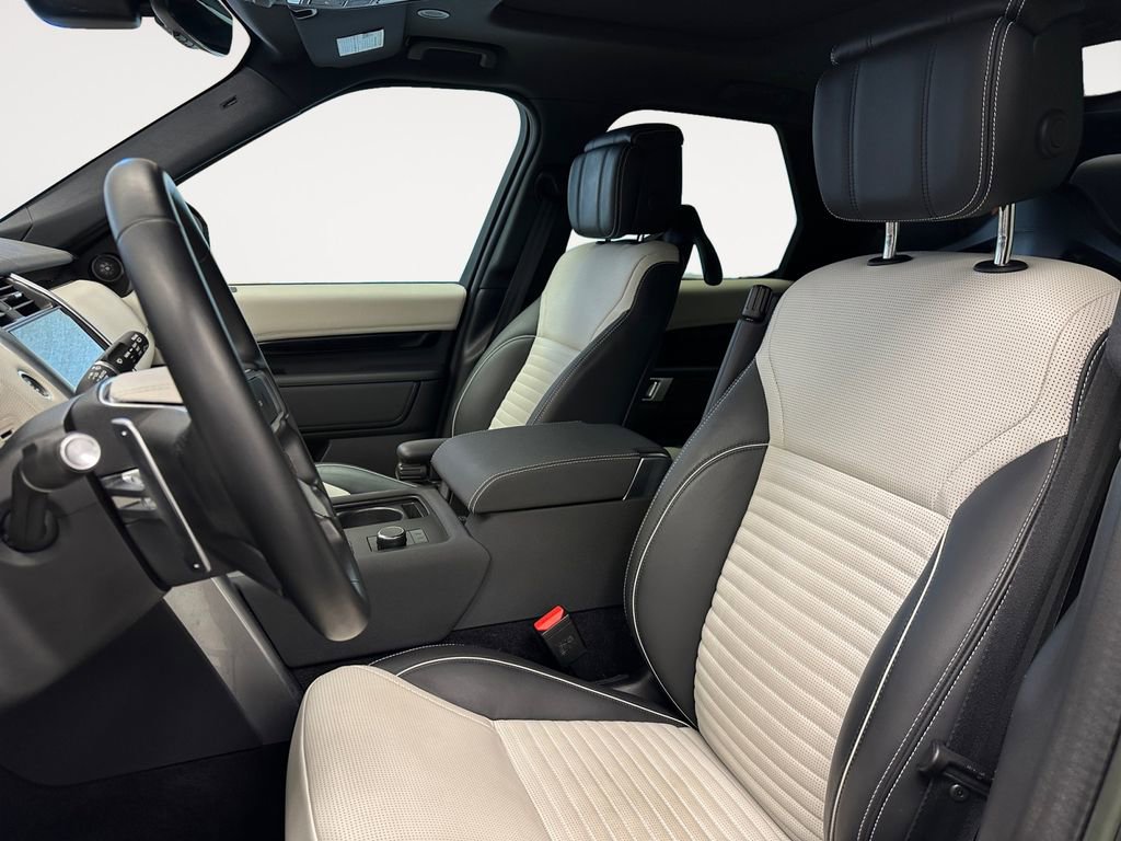 Used 2023 Land Rover Discovery Metropolitan Edition image 9