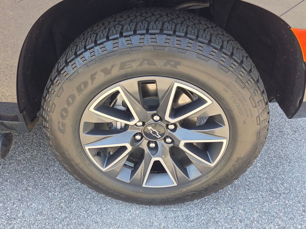 Used 2023 Chevrolet Tahoe Z71 w/ Luxury Package image 17