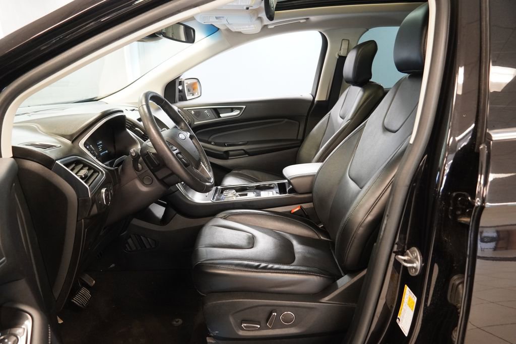 Used 2019 Ford Edge Titanium w/ Cold Weather Package AWD/4WD image 6