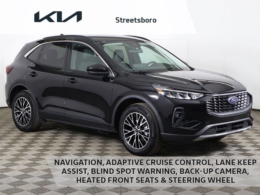 Used 2023 Ford Escape SE w/ Class II Trailer Tow Package image 1