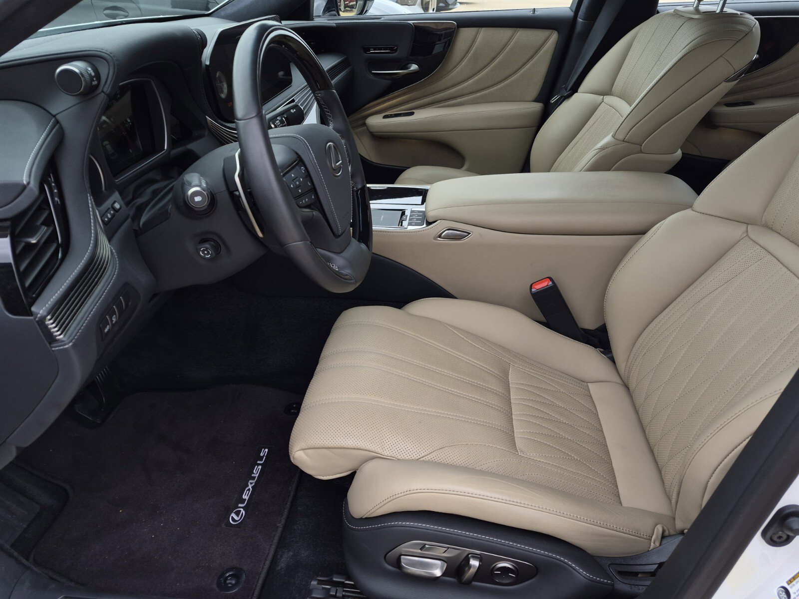 Used 2022 Lexus LS 500 w/ Interior Upgrade Package RWD image 13