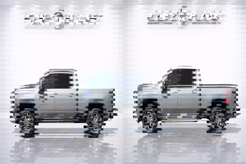 Used 2024 Chevrolet Silverado 3500 LTZ w/ LTZ Convenience Package image 6