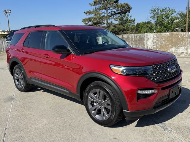 Used 2023 Ford Explorer XLT w/ Equipment Group 202A AWD/4WD image 3