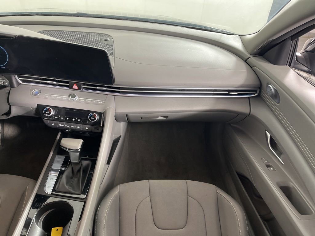 Used 2025 Hyundai Elantra SEL image 18