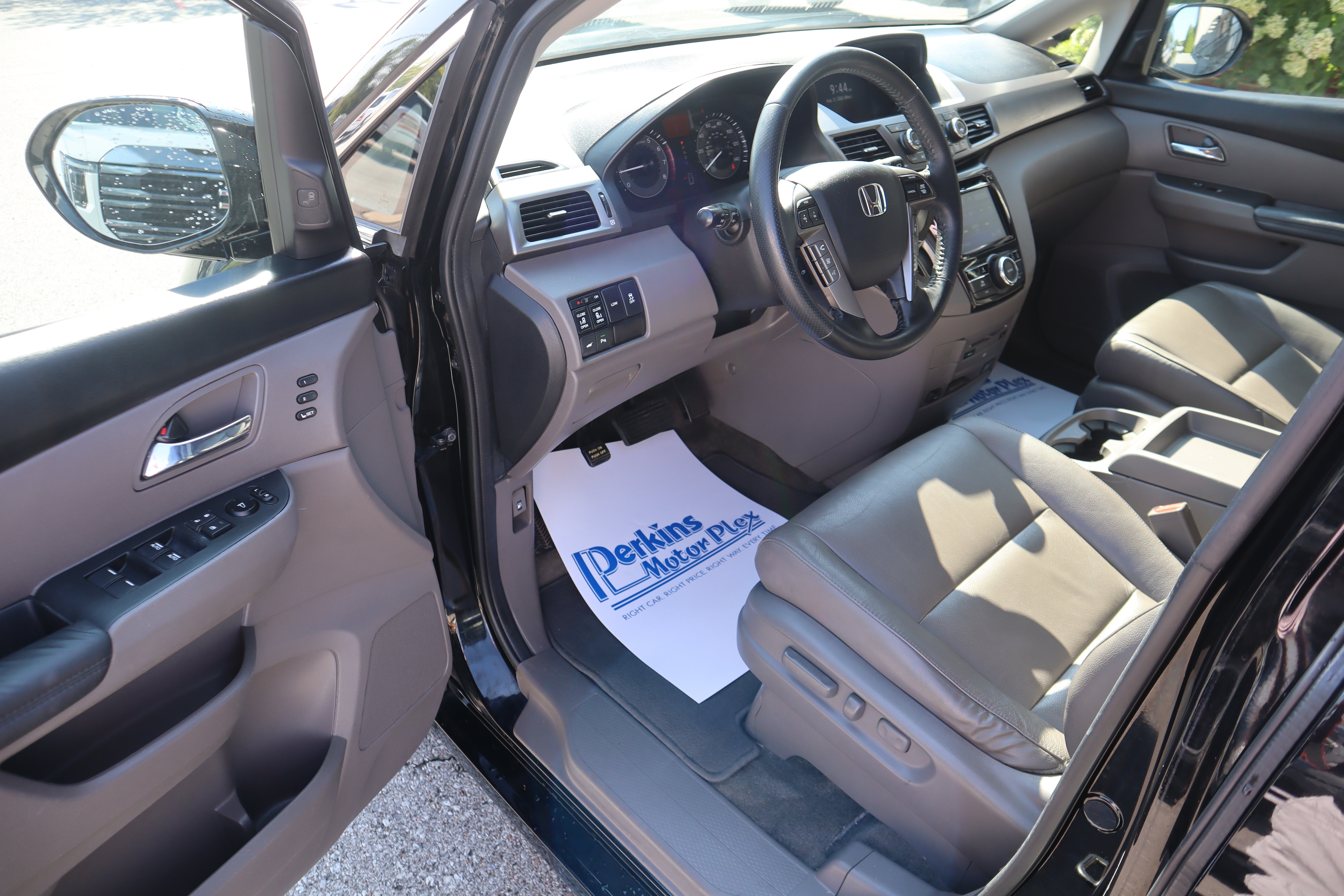 Used 2017 Honda Odyssey Touring Elite image 3
