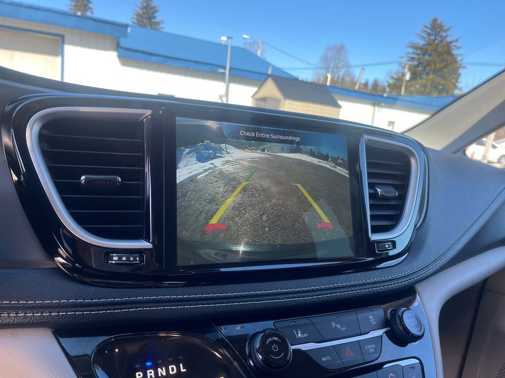 Used 2024 Chrysler Pacifica Limited FWD image 23