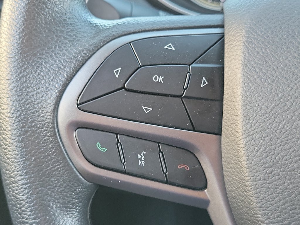Used 2020 Jeep Cherokee Latitude FWD image 24