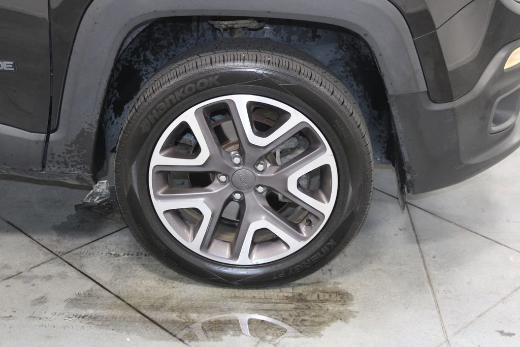 Used 2017 Jeep Renegade Latitude w/ Cold Weather Group image 13