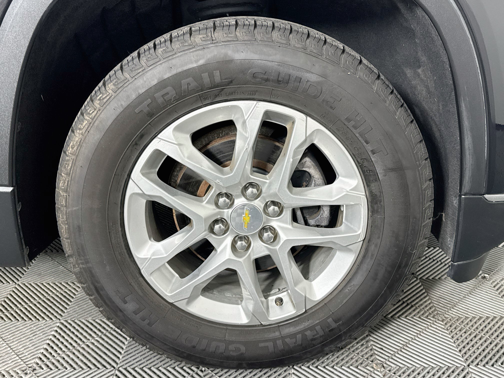 Used 2020 Chevrolet Traverse LT FWD image 30