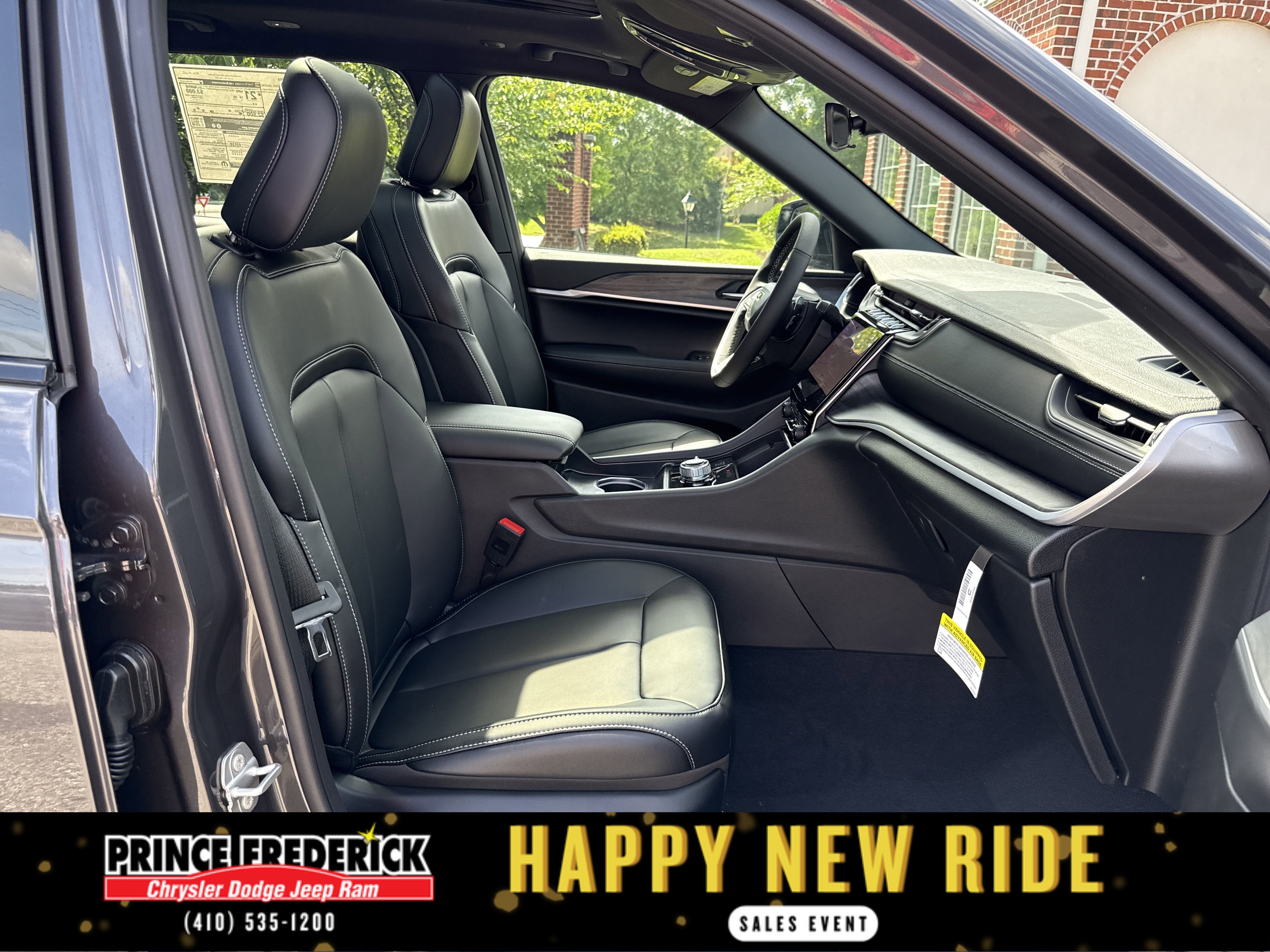 New 2025 Jeep Grand Cherokee L Limited w/ Black Appearance Package image 17