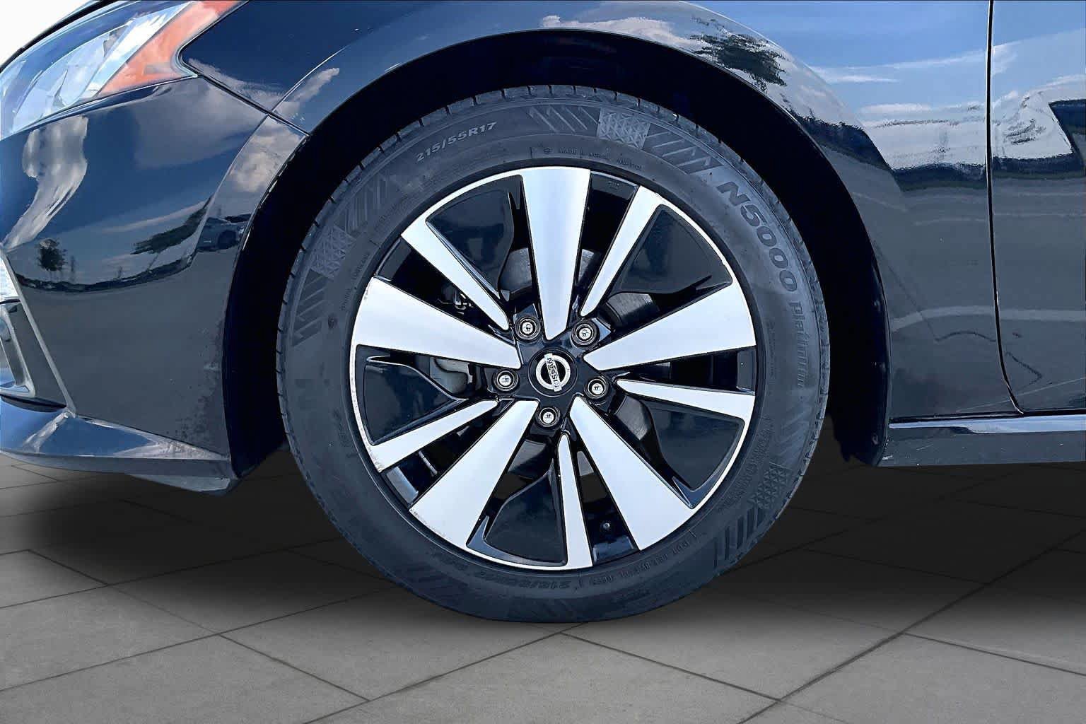 Used 2020 Nissan Altima 2.5 SL FWD image 11