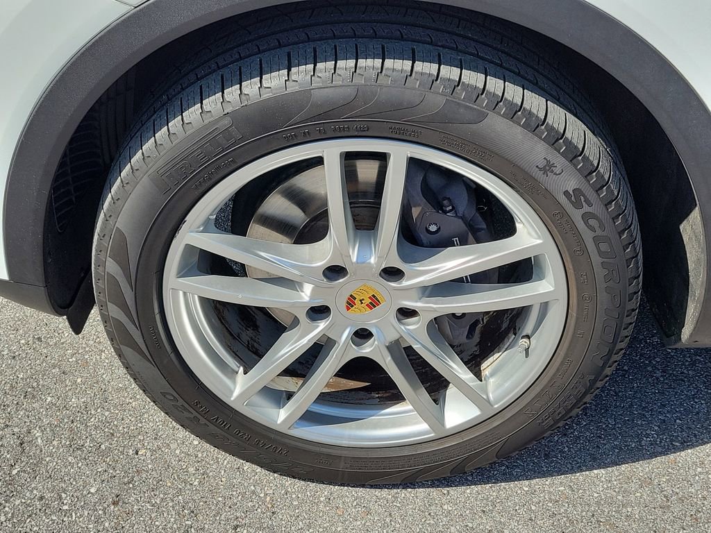 Certified 2020 Porsche Cayenne AWD/4WD image 12
