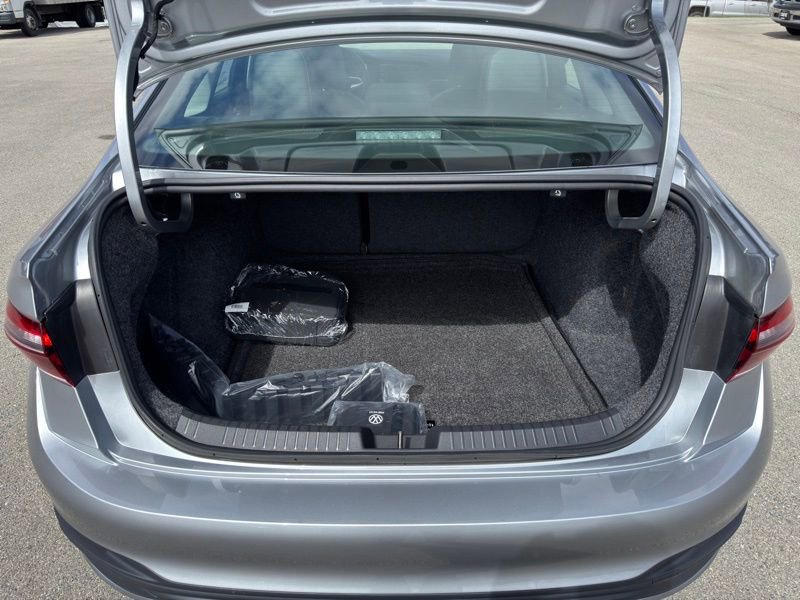 Used 2024 Volkswagen Jetta SE image 33