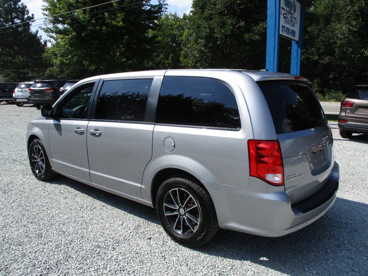 Used 2018 Dodge Grand Caravan SE FWD image 3