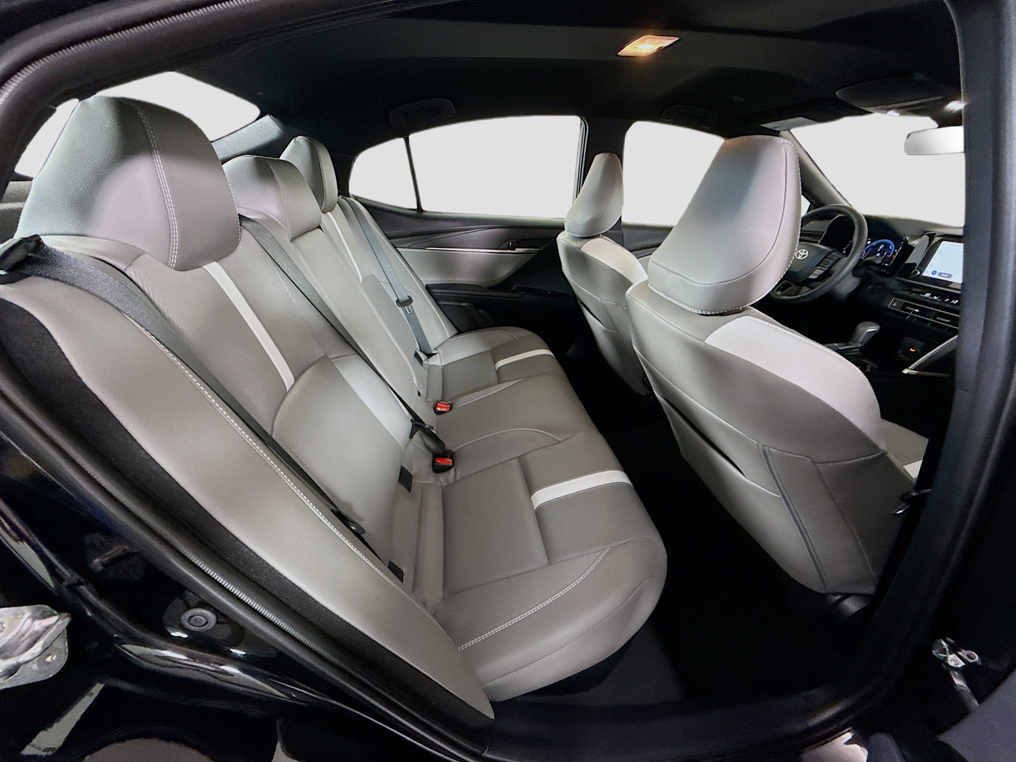 Used 2025 Toyota Camry SE w/ Convenience Package image 27