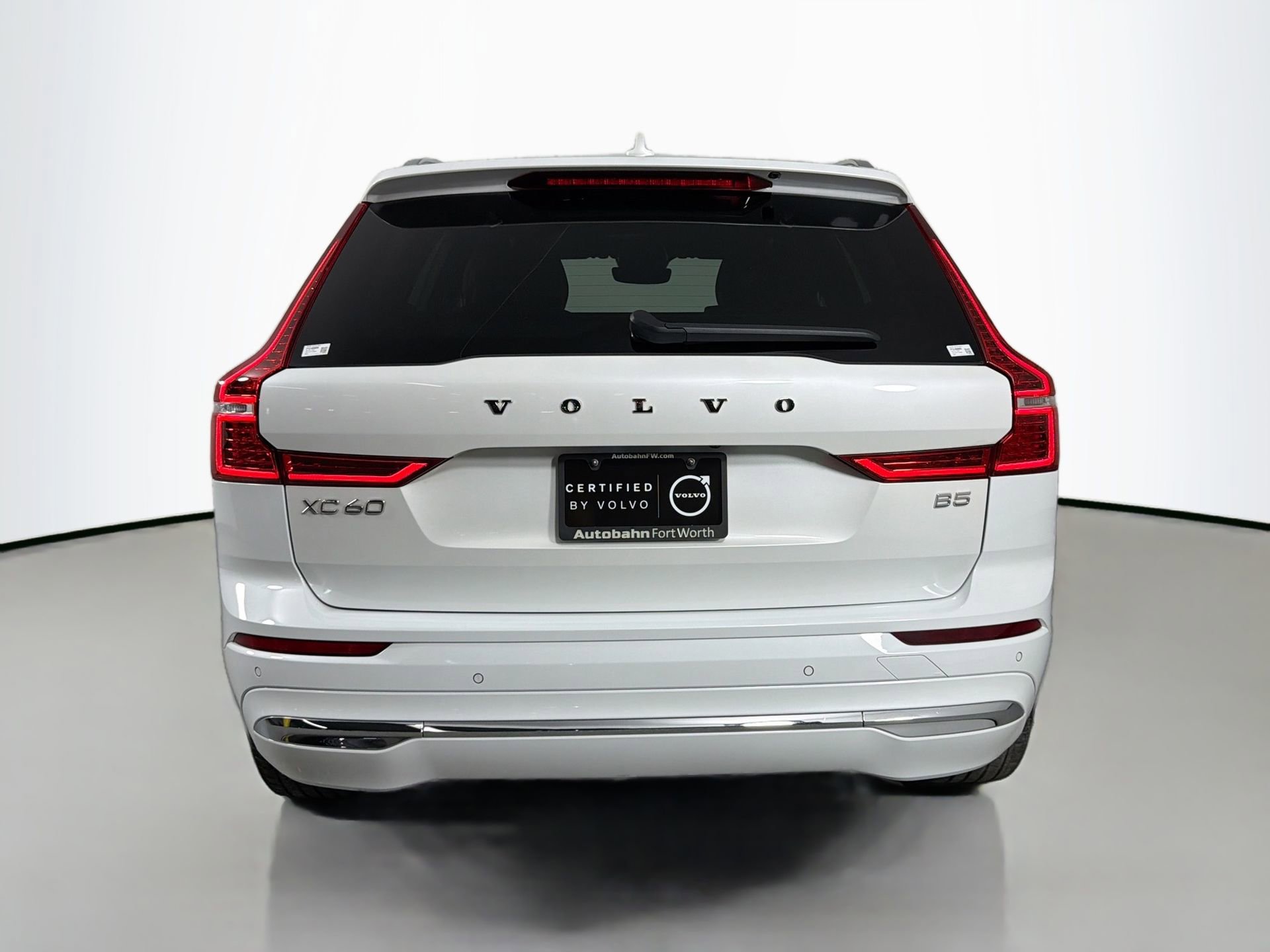 Certified 2023 Volvo XC60 B5 Ultimate w/ Climate Package FWD image 7