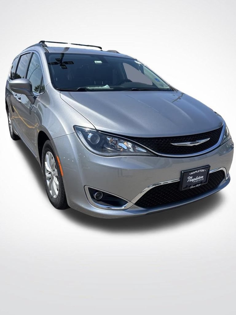 Used 2017 Chrysler Pacifica Touring-L FWD image 6