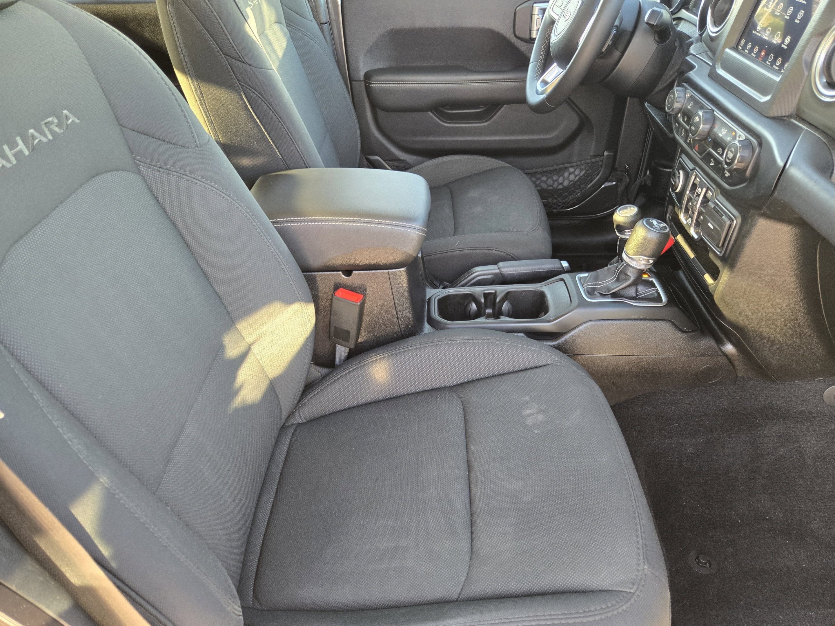 Used 2019 Jeep Wrangler Unlimited Sahara AWD/4WD image 10