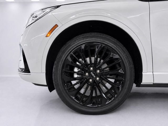 Used 2025 Lincoln Corsair Reserve w/ Equipment Group 202A AWD/4WD image 8