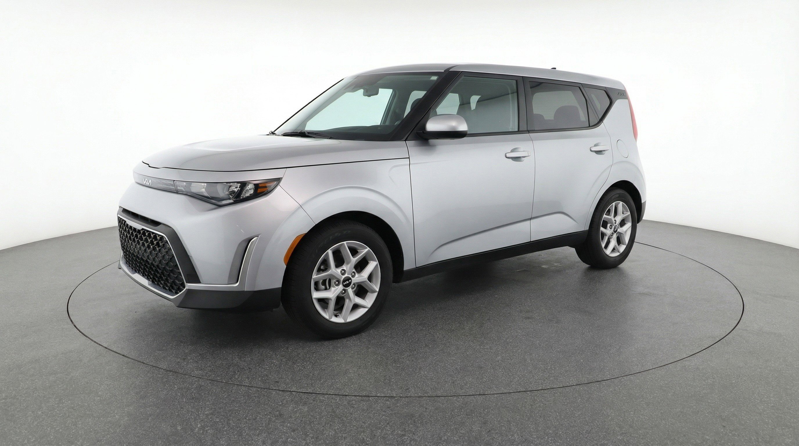 Used 2025 Kia Soul LX w/ LX Technology Package FWD image 3