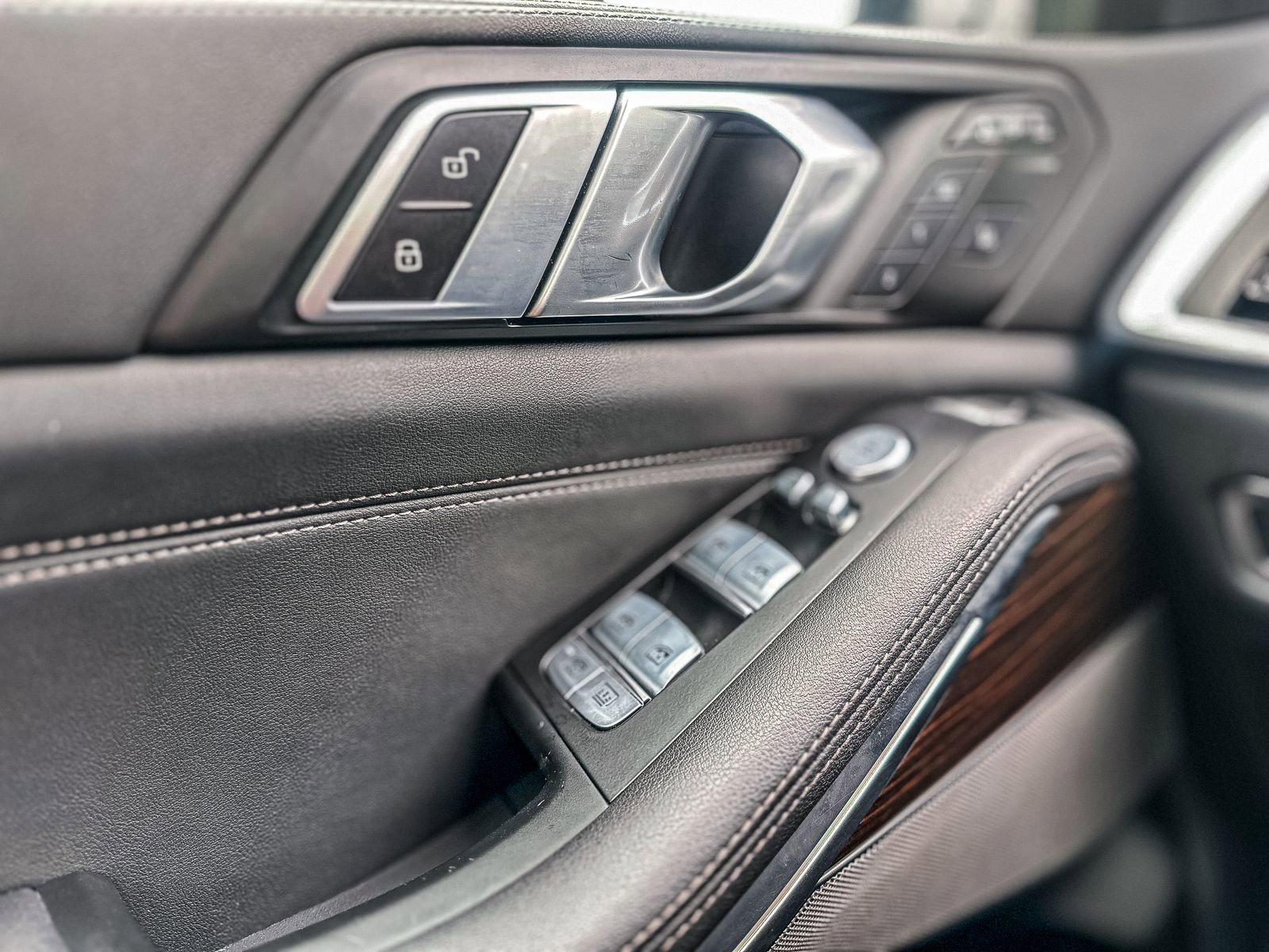 Used 2024 BMW X7 xDrive40i image 23