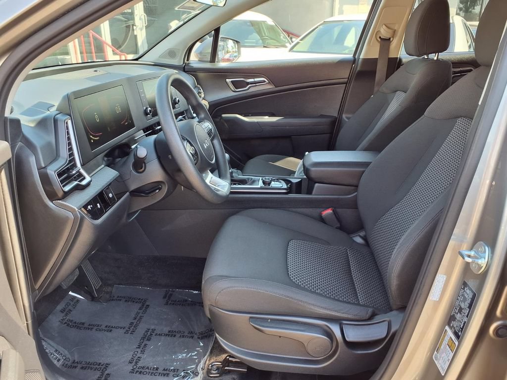 Used 2025 Kia Sportage LX FWD image 14