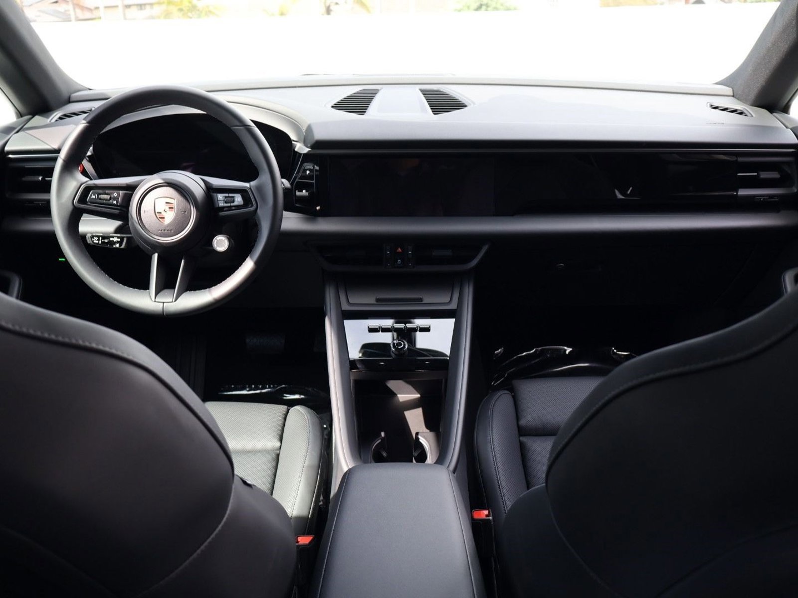 Certified 2025 Porsche Macan Electric RWD image 21