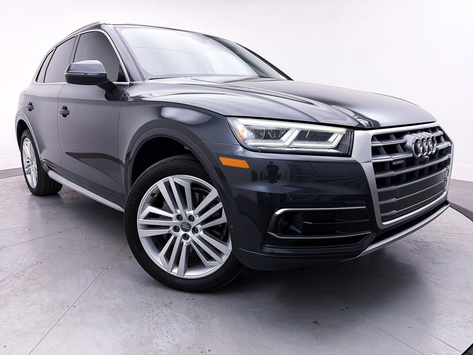 Used 2018 Audi Q5 Prestige w/ Prestige Package image 2