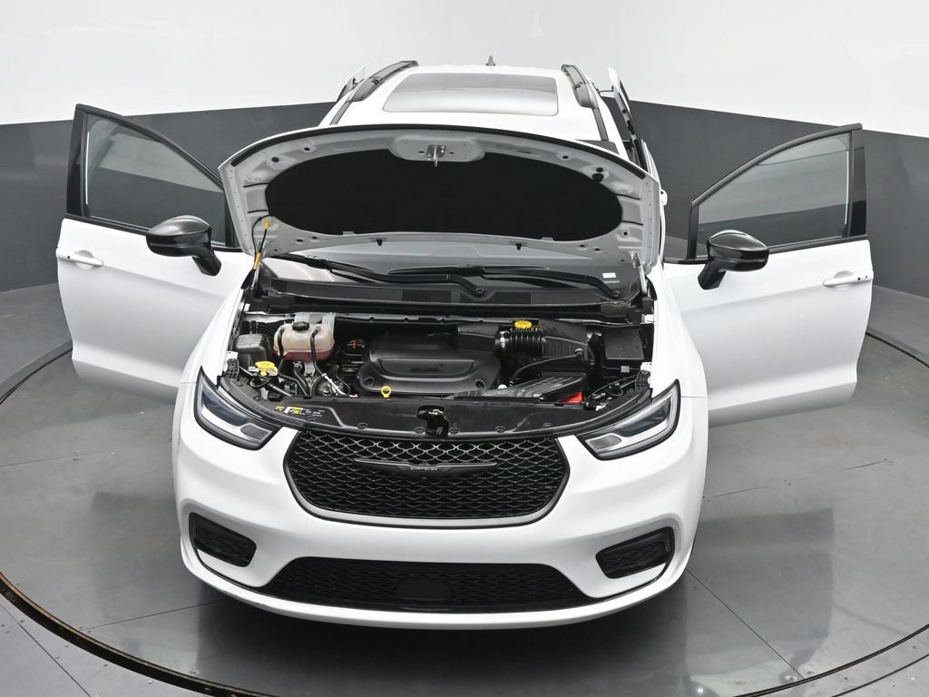 Used 2025 Chrysler Pacifica Limited FWD image 66