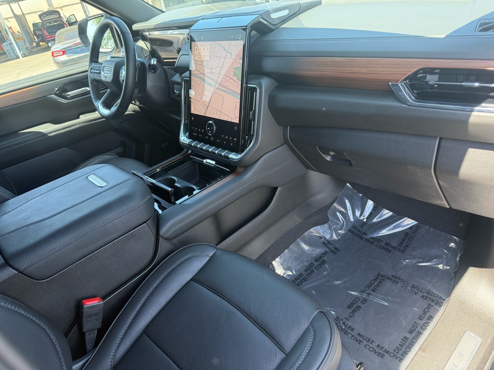 Used 2025 GMC Yukon XL Denali AWD/4WD image 28