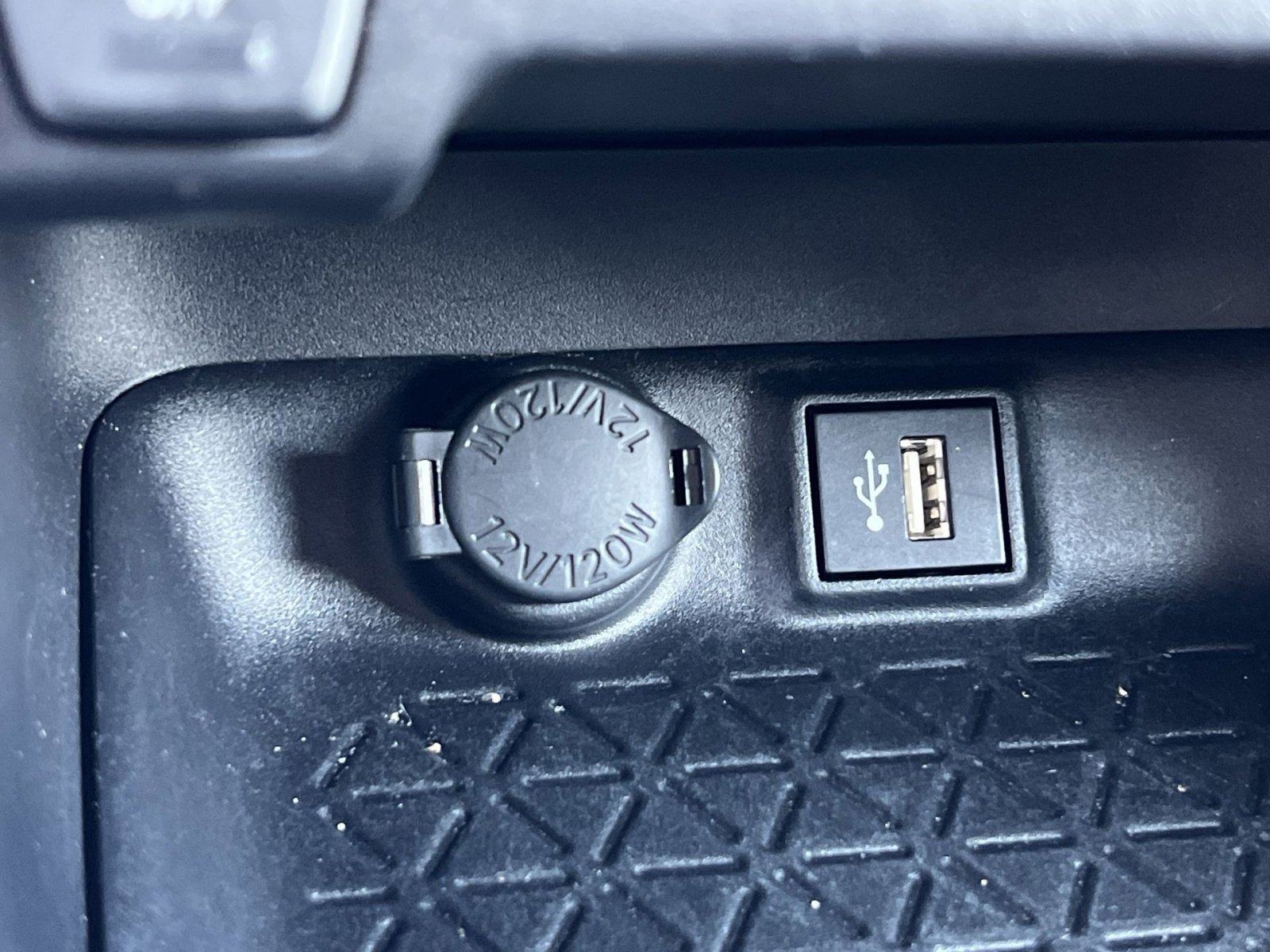 Used 2024 Toyota RAV4 LE image 33