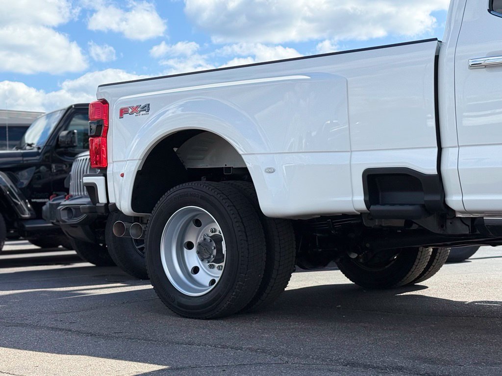 Used 2023 Ford F450 Platinum w/ FX4 Off-Road Package AWD/4WD image 34