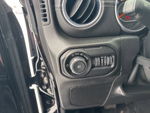 Used 2018 Jeep Wrangler Unlimited Sahara w/ Cold Weather Group image 38