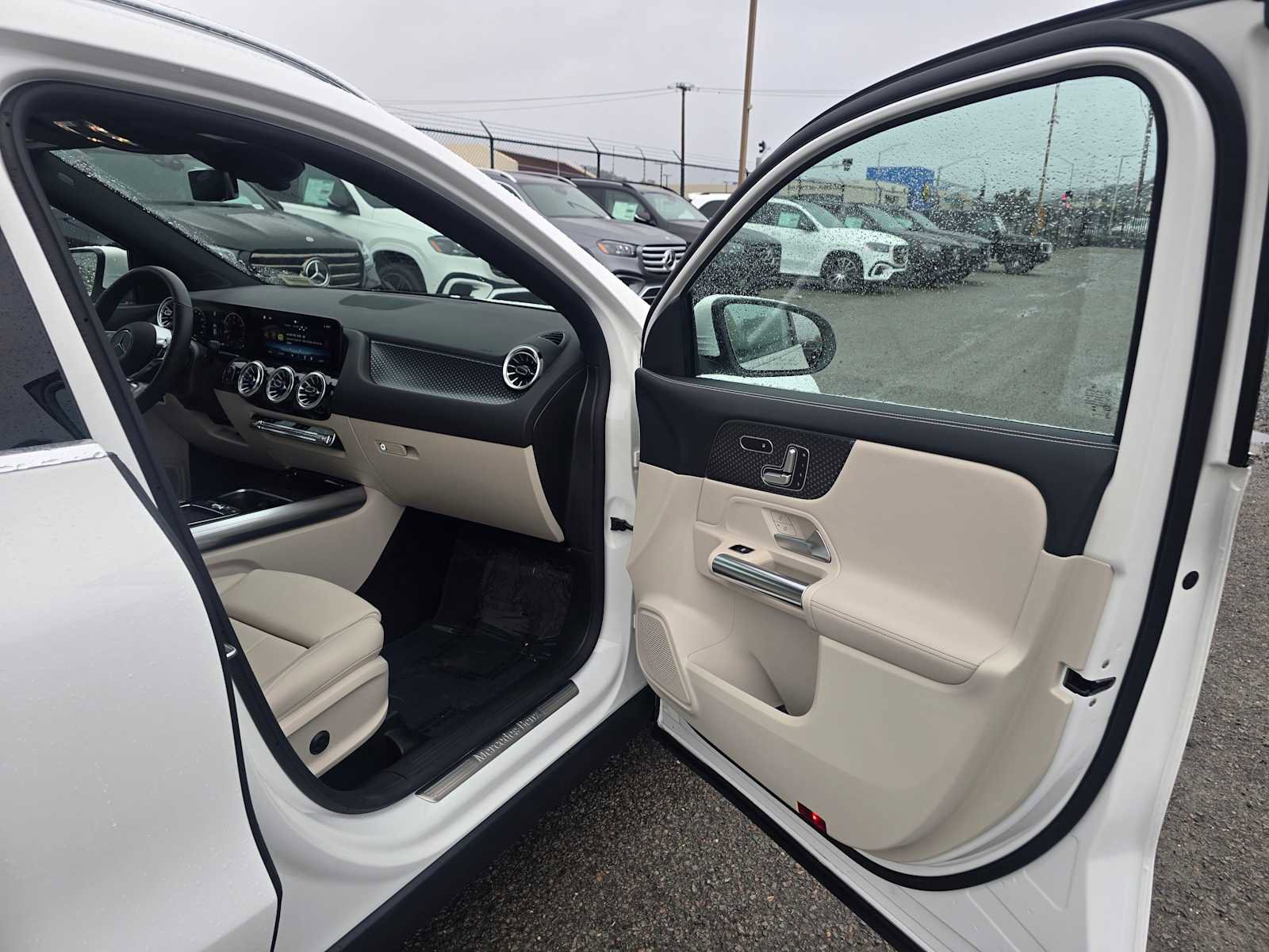 Used 2025 Mercedes-Benz GLA 250 4MATIC image 13