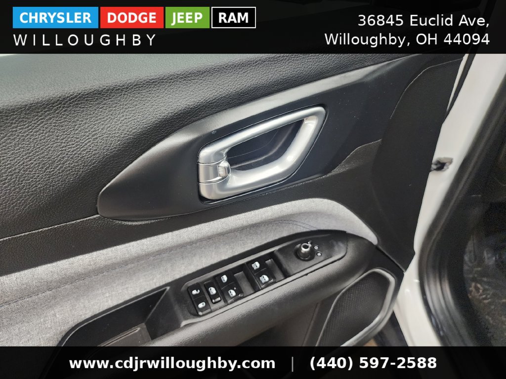 Used 2025 Jeep Compass Latitude AWD/4WD image 12