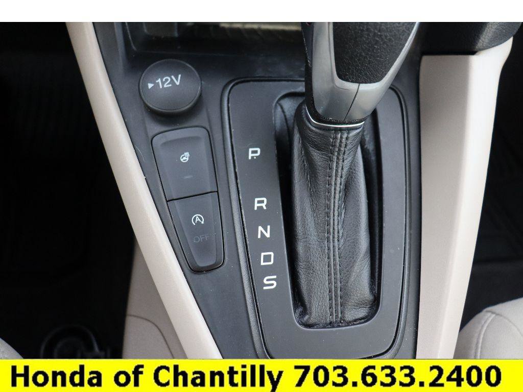 Used 2018 Ford Focus SE w/ SE Appearance Package image 19