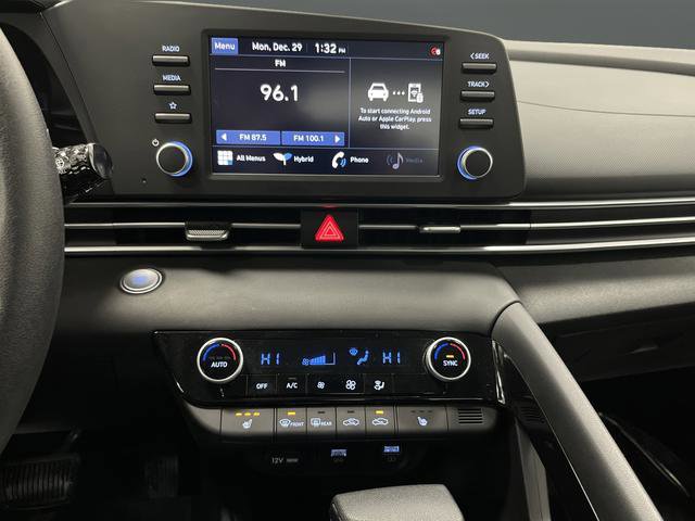 Used 2021 Hyundai Elantra Blue image 8