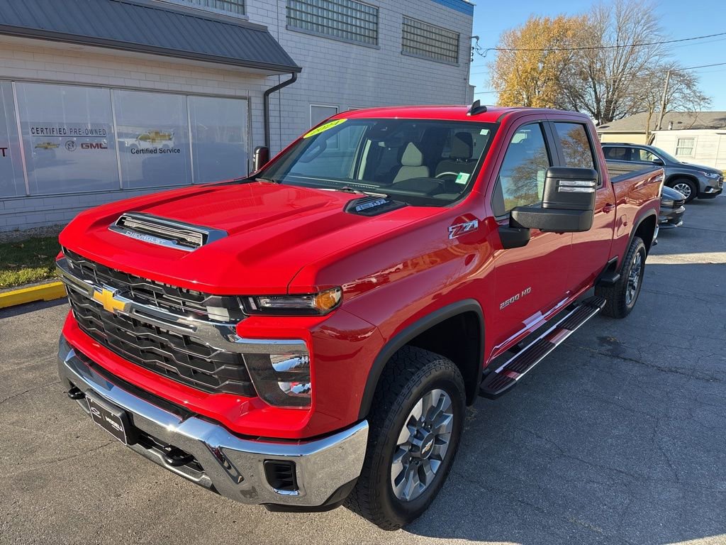 Used 2024 Chevrolet Silverado 2500 LT image 1