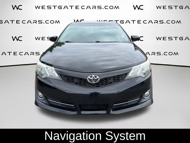 Used 2014 Toyota Camry SE w/ Moonroof Package FWD image 2