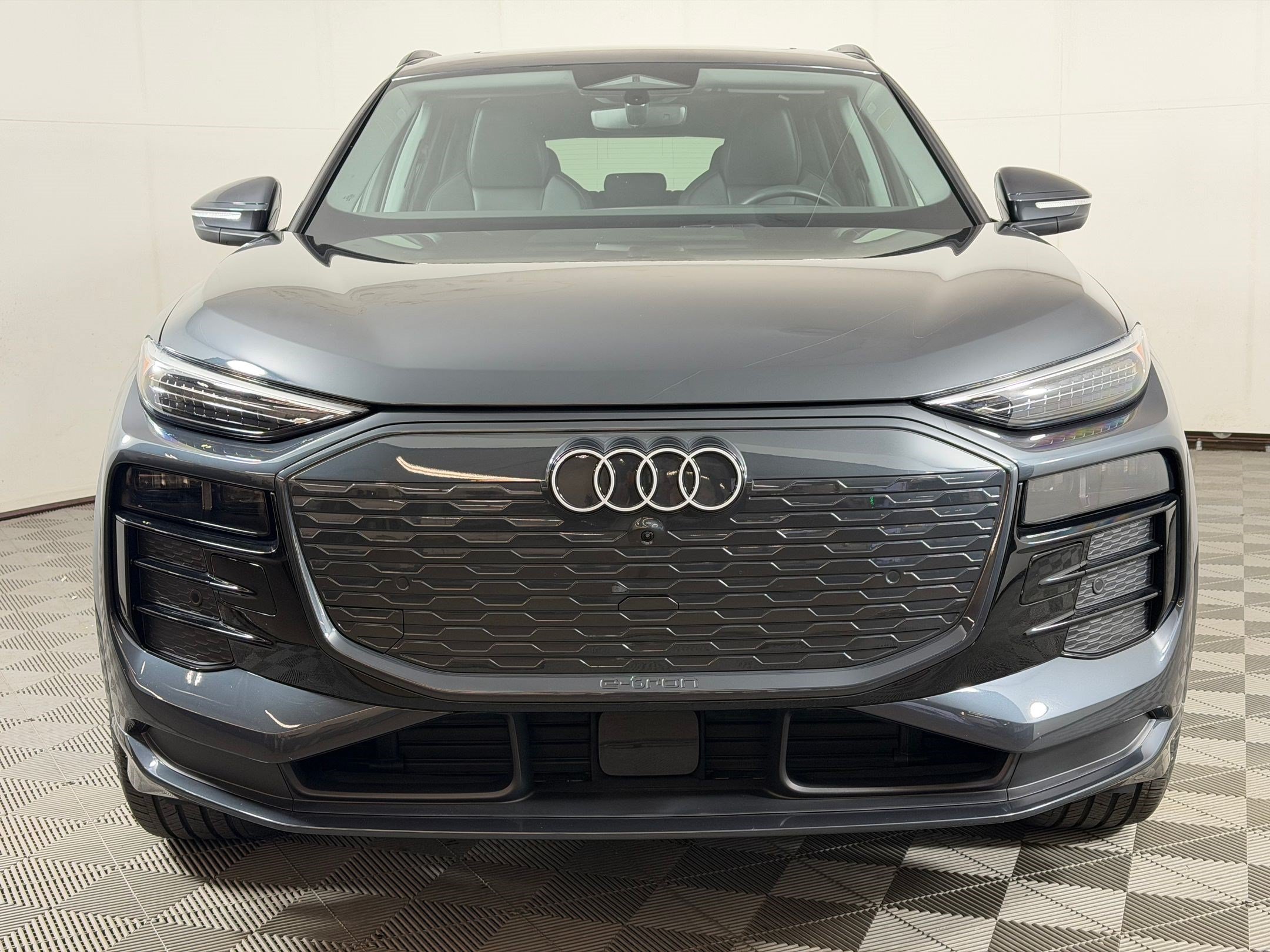 Used 2025 Audi Q6 e-tron Premium Plus w/ Premium Plus AWD/4WD image 6