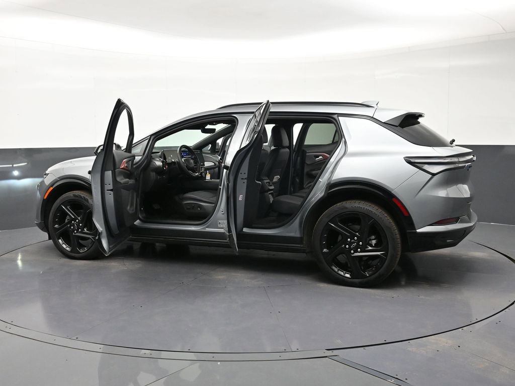 Used 2025 Chevrolet Equinox EV RS w/ Convenience Package II image 35